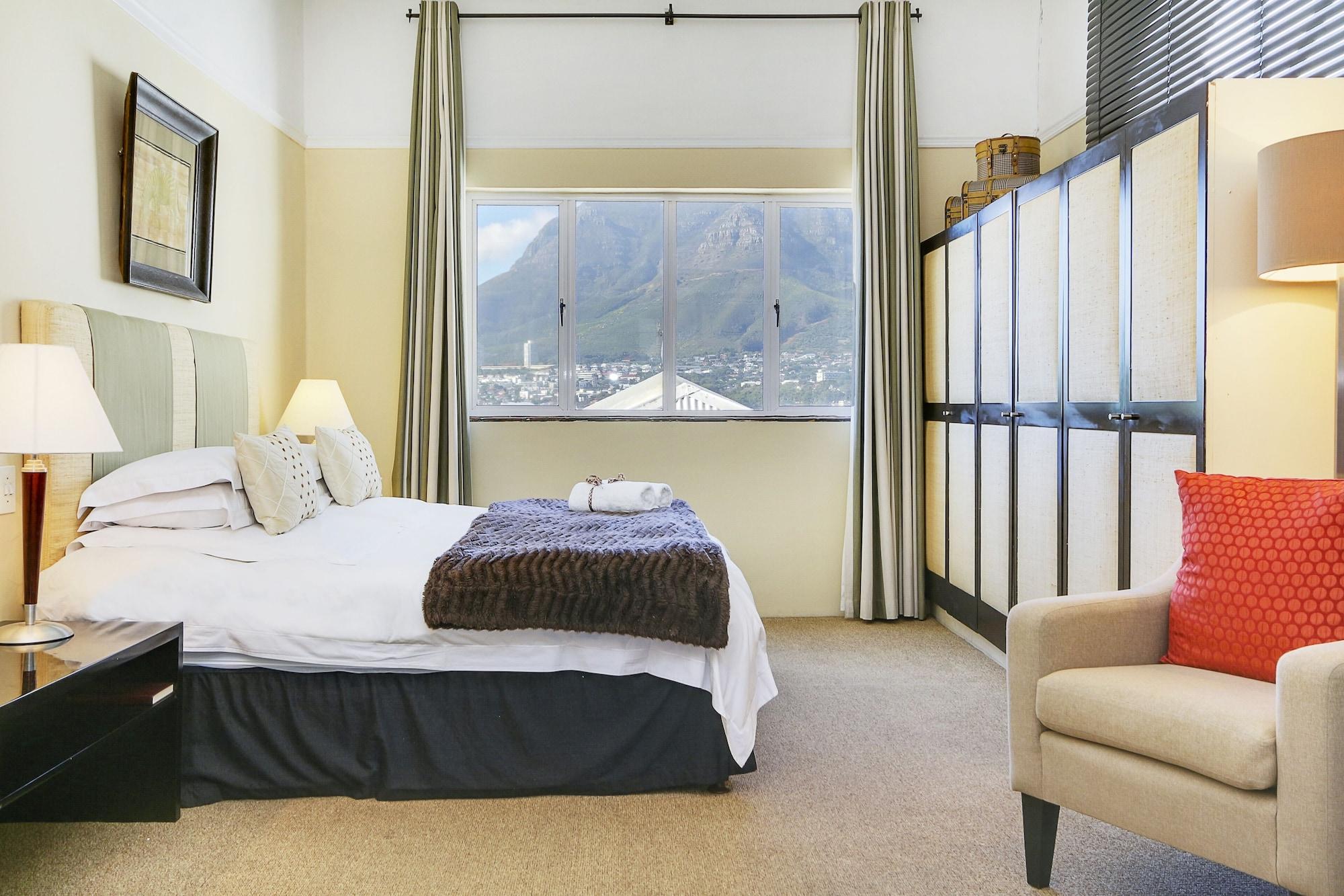 ลิเบอร์ตี้ลอดจ์ Bed & Breakfast เคปทาวน์ ภายนอก รูปภาพ