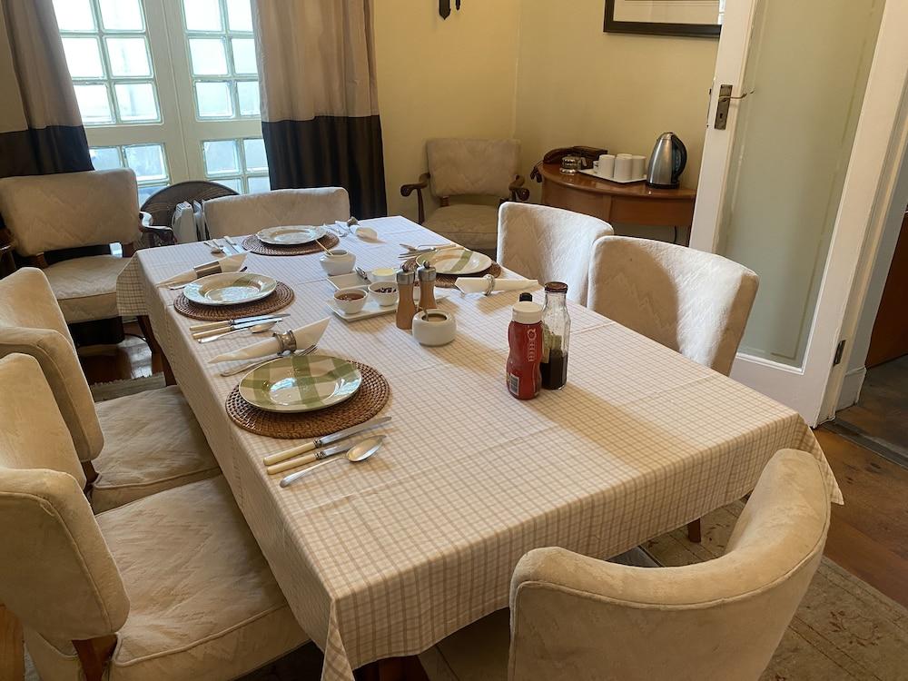 ลิเบอร์ตี้ลอดจ์ Bed & Breakfast เคปทาวน์ ภายนอก รูปภาพ