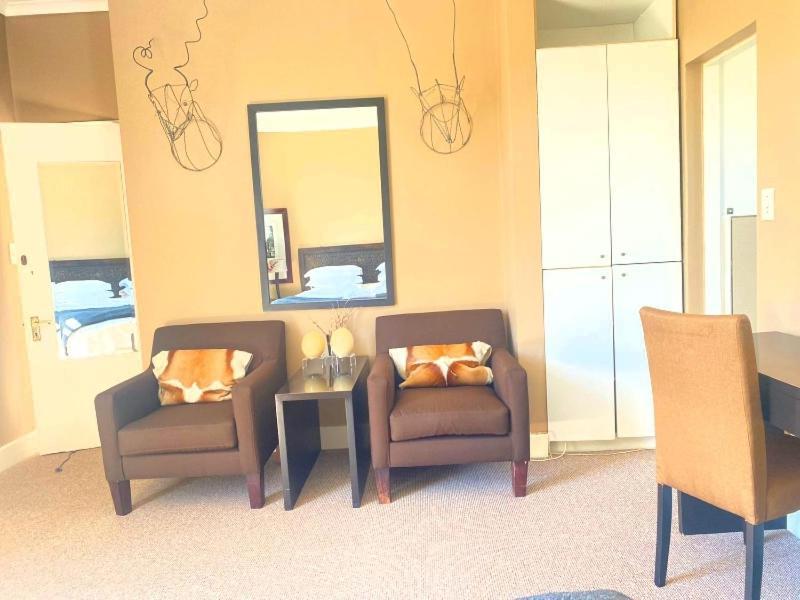 ลิเบอร์ตี้ลอดจ์ Bed & Breakfast เคปทาวน์ ภายนอก รูปภาพ