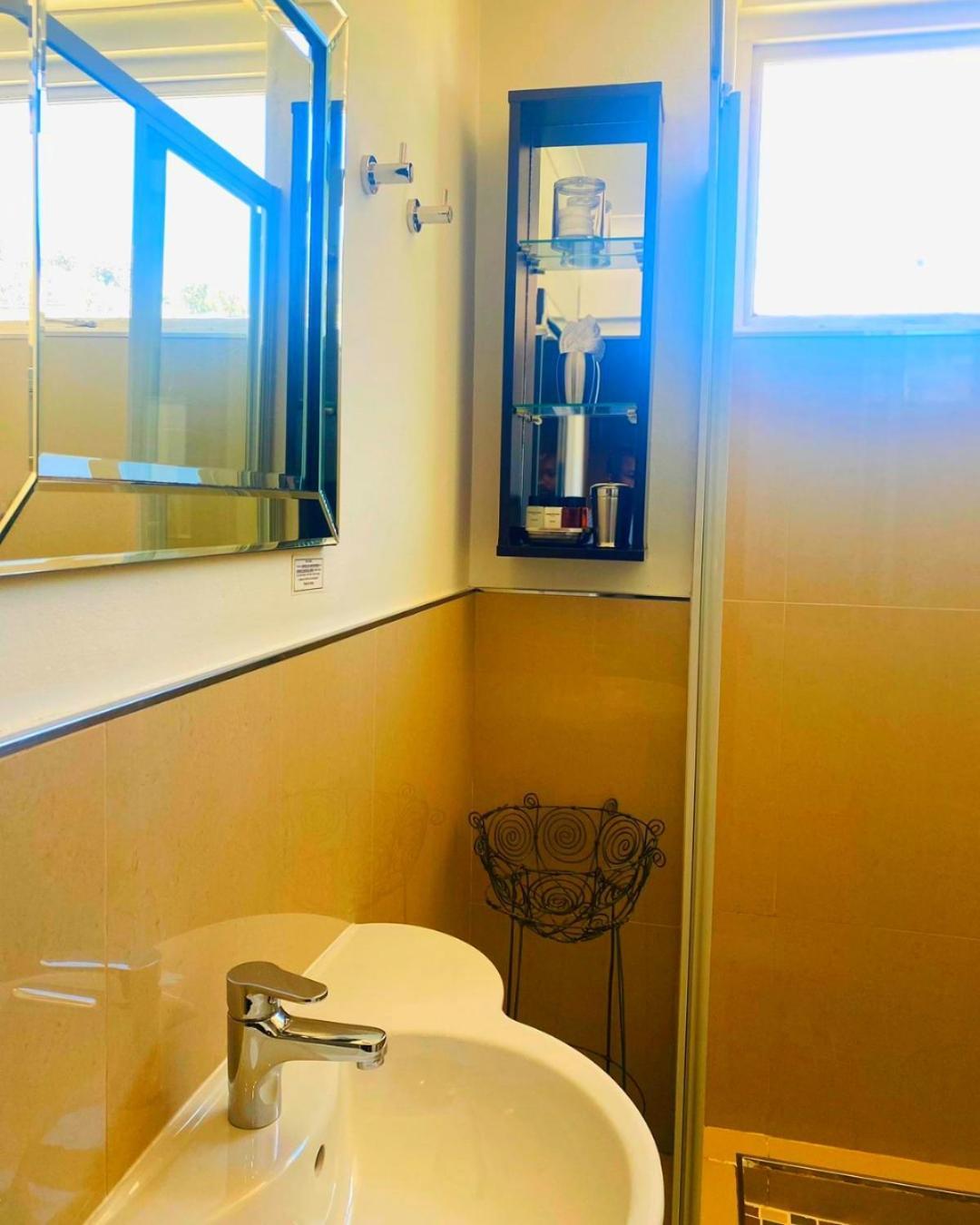 ลิเบอร์ตี้ลอดจ์ Bed & Breakfast เคปทาวน์ ภายนอก รูปภาพ