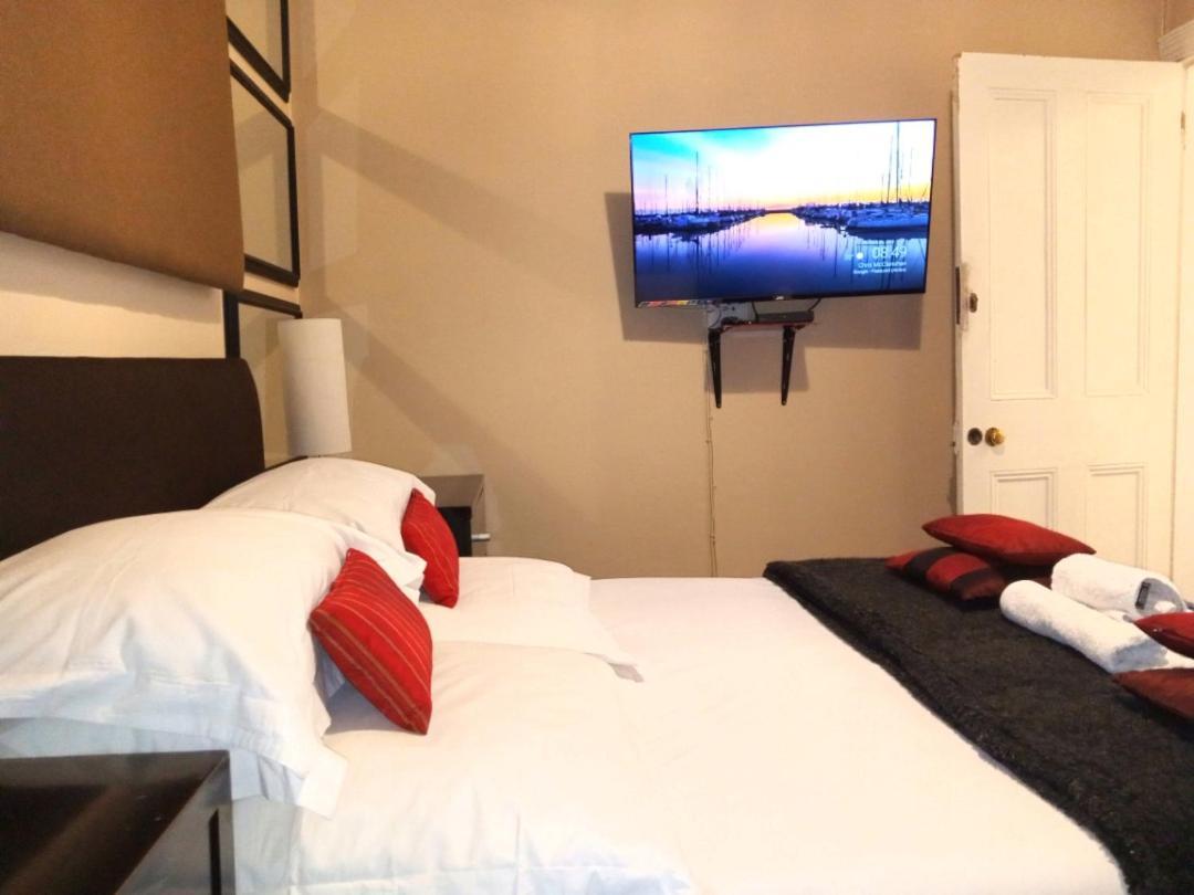 ลิเบอร์ตี้ลอดจ์ Bed & Breakfast เคปทาวน์ ภายนอก รูปภาพ