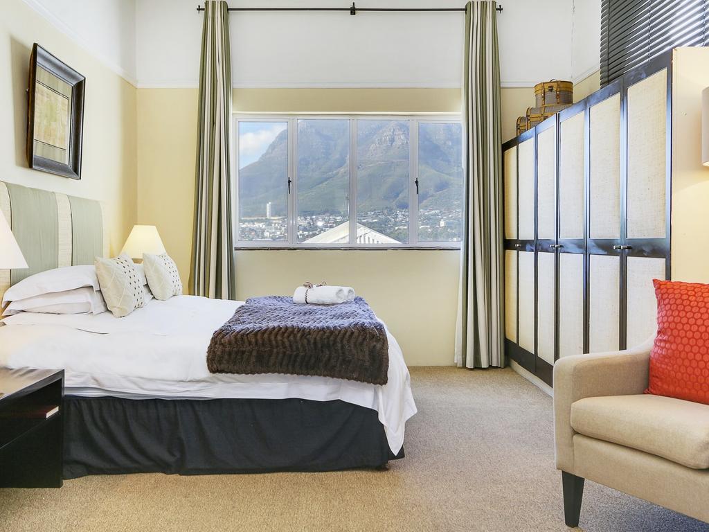ลิเบอร์ตี้ลอดจ์ Bed & Breakfast เคปทาวน์ ภายนอก รูปภาพ