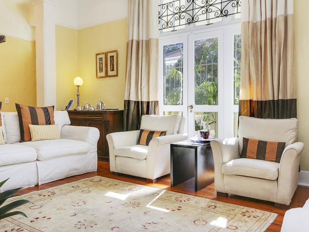 ลิเบอร์ตี้ลอดจ์ Bed & Breakfast เคปทาวน์ ภายนอก รูปภาพ