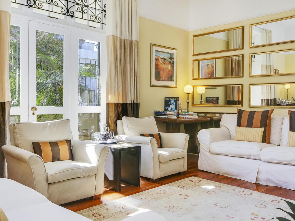 ลิเบอร์ตี้ลอดจ์ Bed & Breakfast เคปทาวน์ ภายนอก รูปภาพ