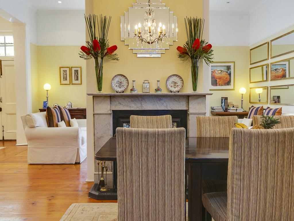 ลิเบอร์ตี้ลอดจ์ Bed & Breakfast เคปทาวน์ ภายนอก รูปภาพ