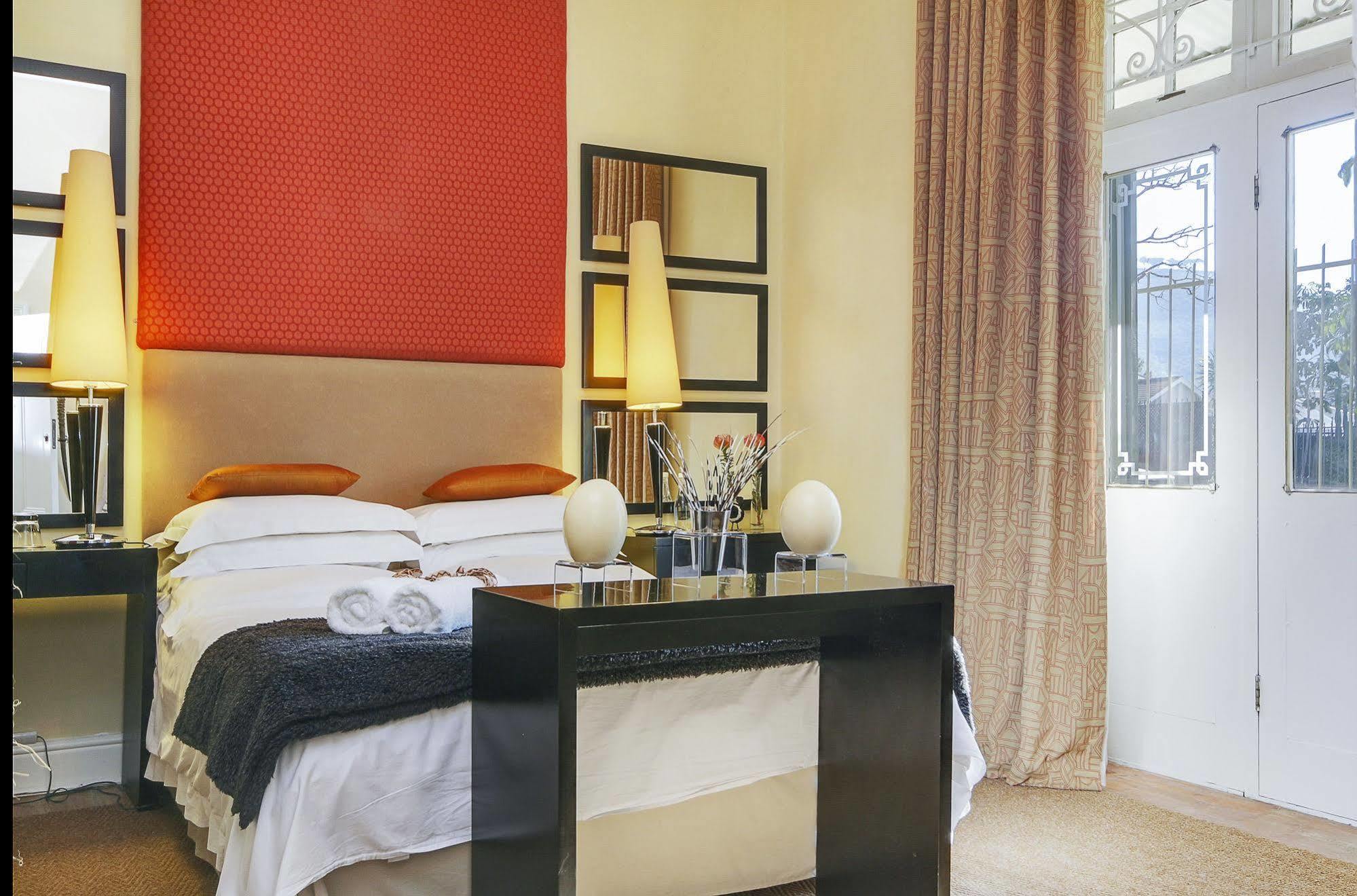 ลิเบอร์ตี้ลอดจ์ Bed & Breakfast เคปทาวน์ ภายนอก รูปภาพ