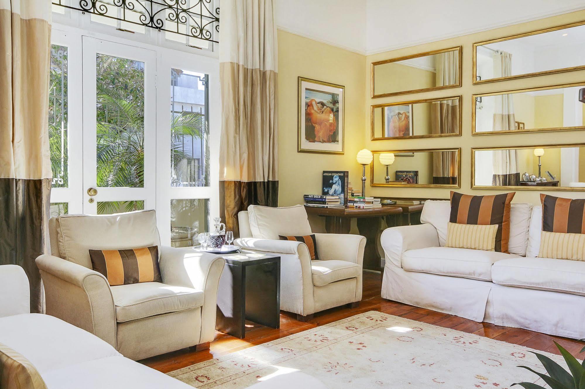 ลิเบอร์ตี้ลอดจ์ Bed & Breakfast เคปทาวน์ ภายนอก รูปภาพ